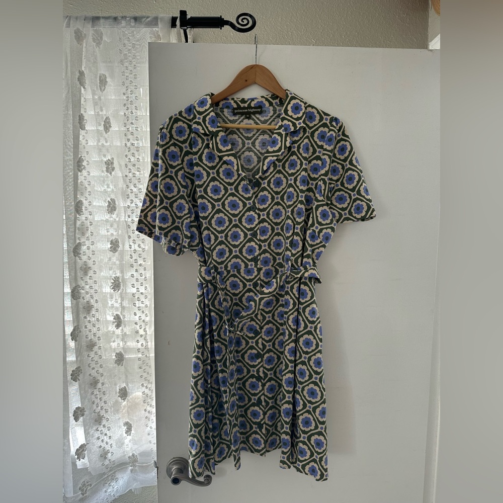 Princess Highway Geometric Floral Shirt dress in Green and Blue